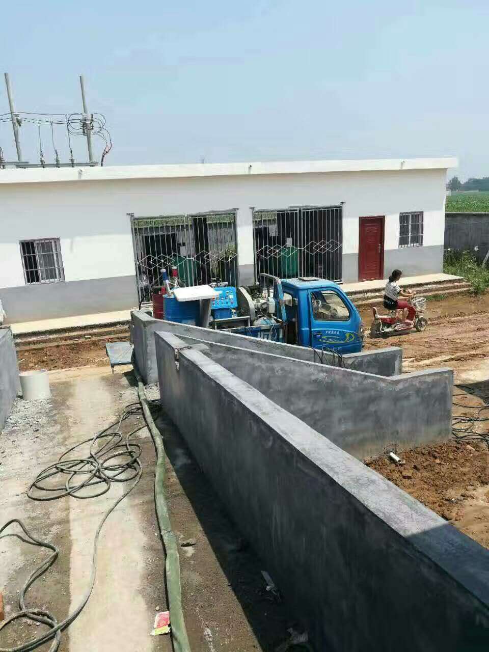 鸡鸭幼苗培育养殖舍聚氨酯保温喷涂