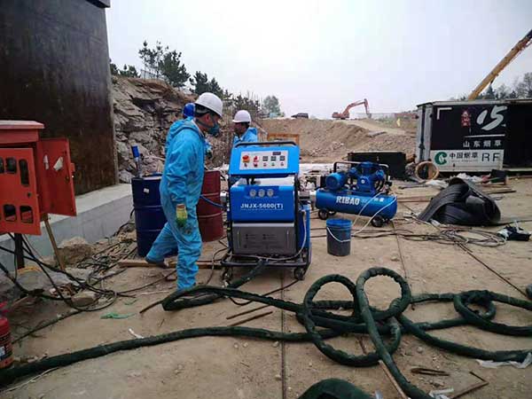 聚脲喷涂机JNJX-H5600(T)(图2) 聚脲喷涂机JNJX-H5600T施工案例